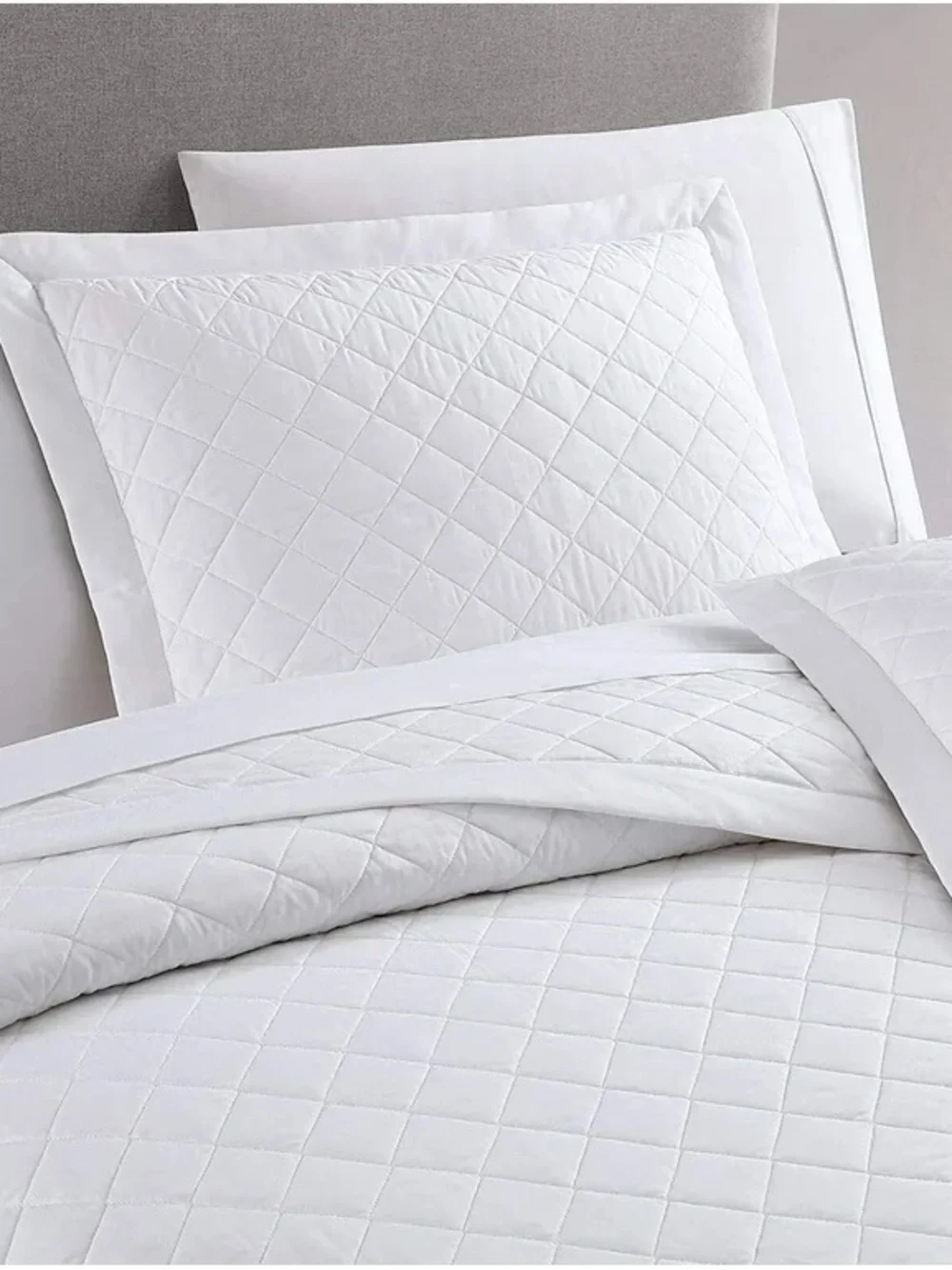 White Quilted king 3 piece Bedspread Set